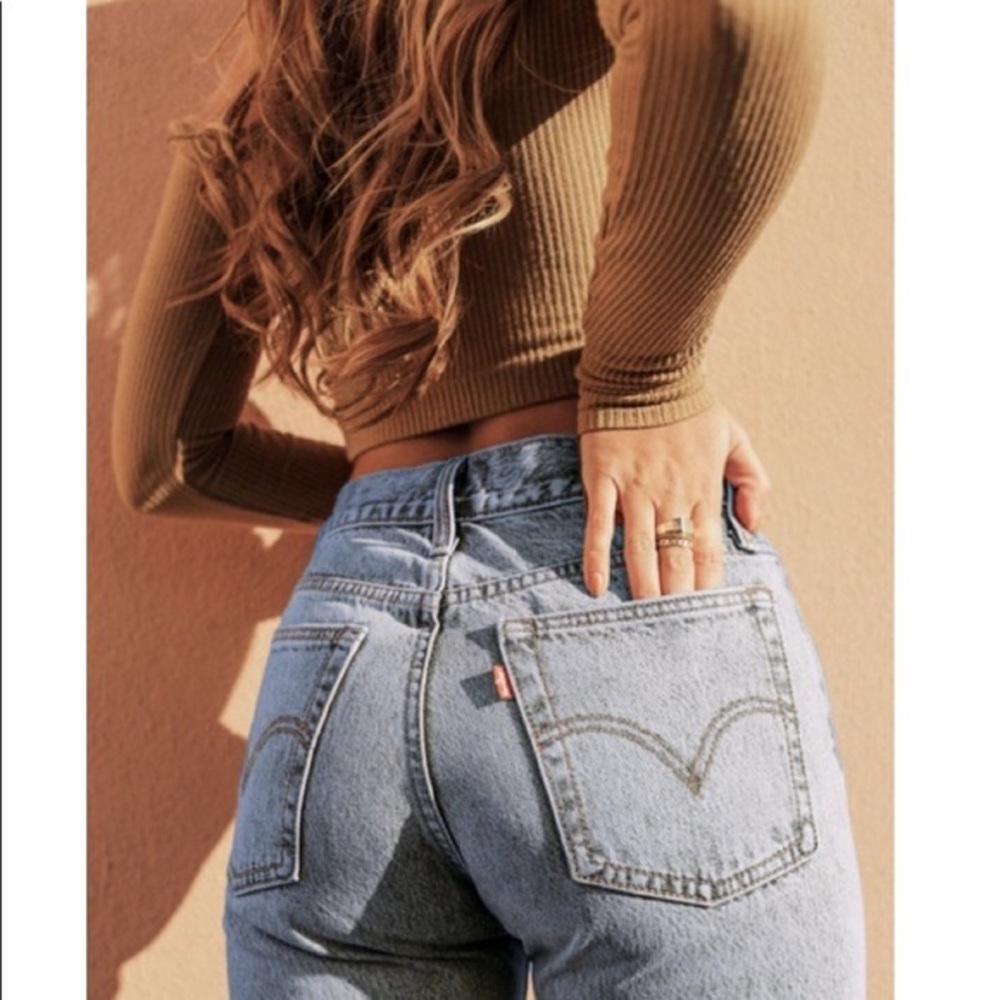 Urban Outfitters Levi’s wedgie icon Jeans